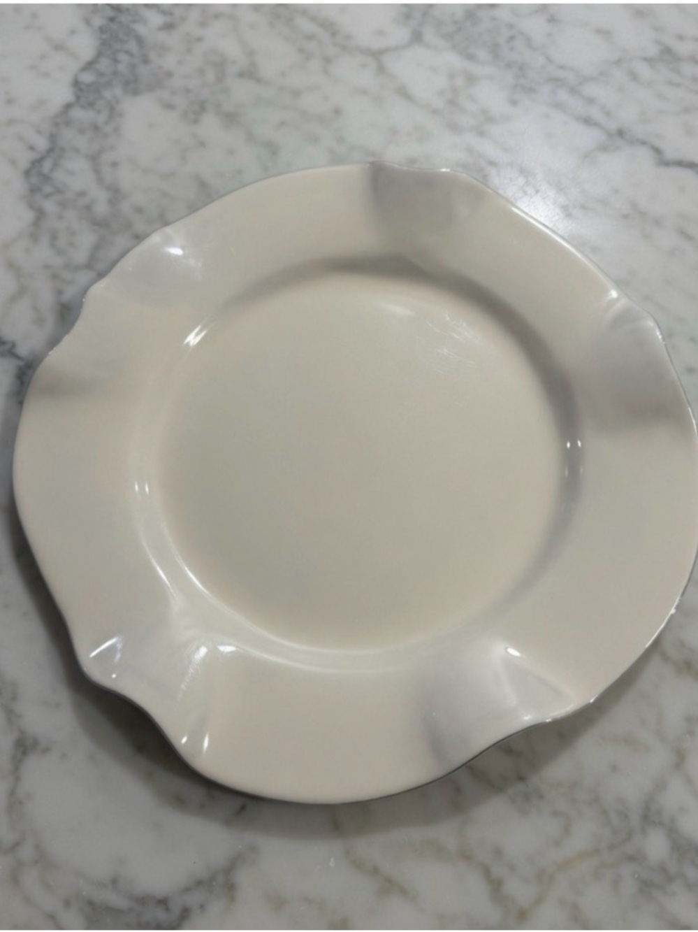 Single Lunares San Francisco Ruffle Enamel Dinner Plate -
Cream - Large 11"